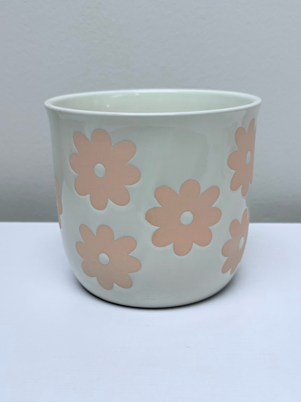 Spring Floral Ceramic Planter with Daisy Pattern by Target Bullseye’s Playground - Picture 4 of 5